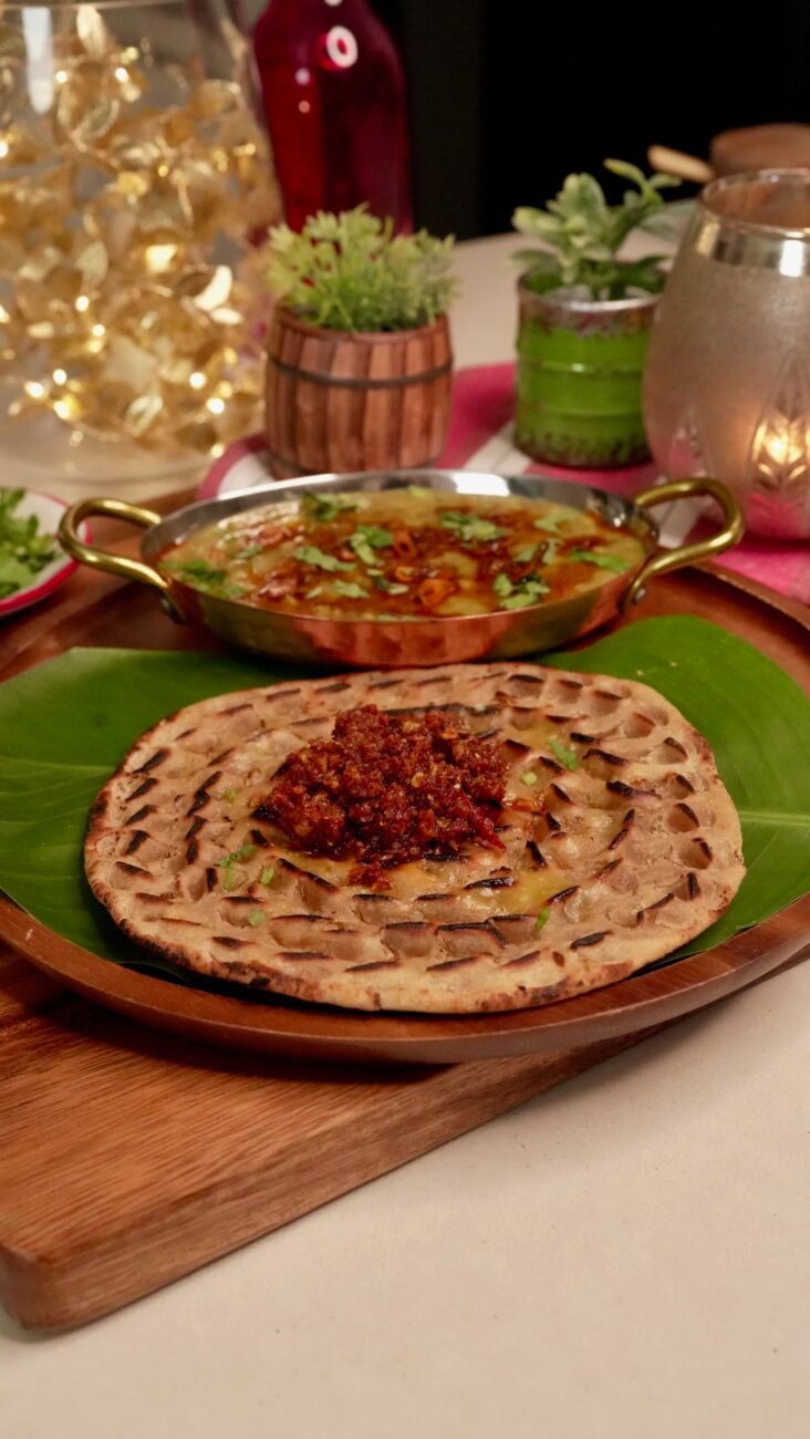 Rajasthani Khoba Roti – Lasan ki Chutney