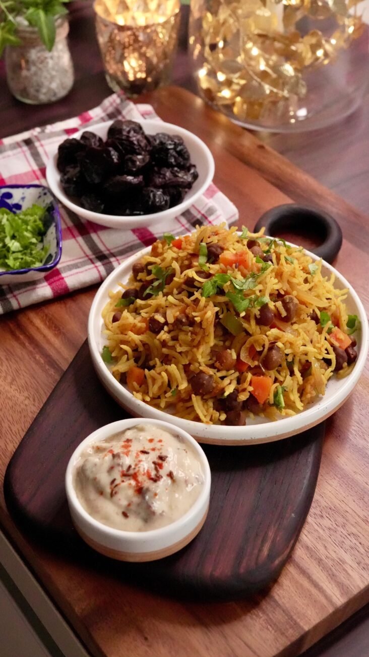 HIGH PROTEIN KALA CHANA RICE WITH HIGH FIBRE PRUNES RAITA