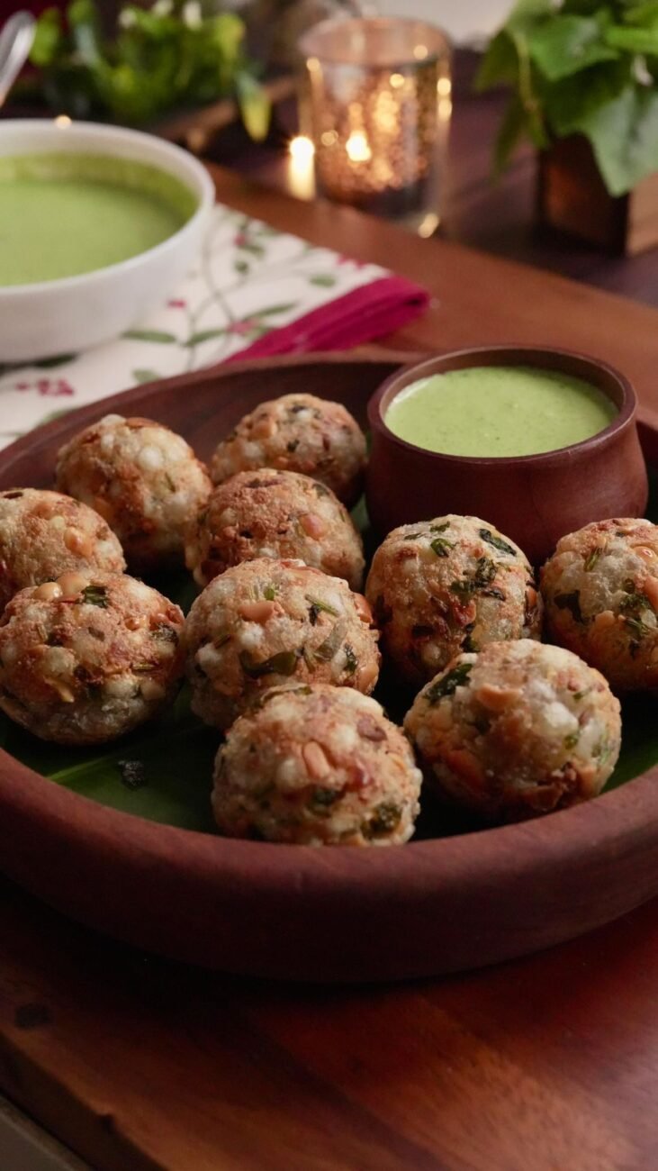 Kacche Kele Aur Sabudana Appe With Chutney