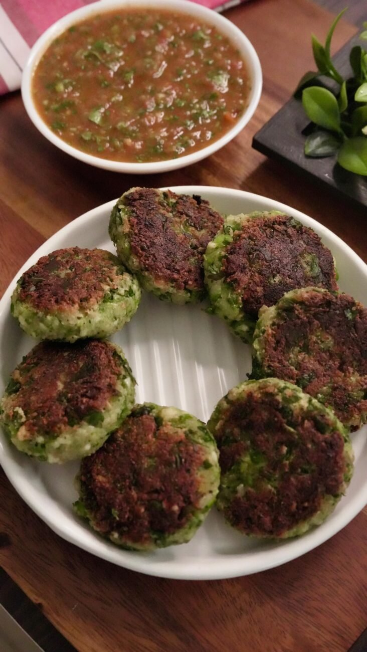 BROCCOLLI MUTTER TIKKI + SMOKEY TOMATO CHUTNEY