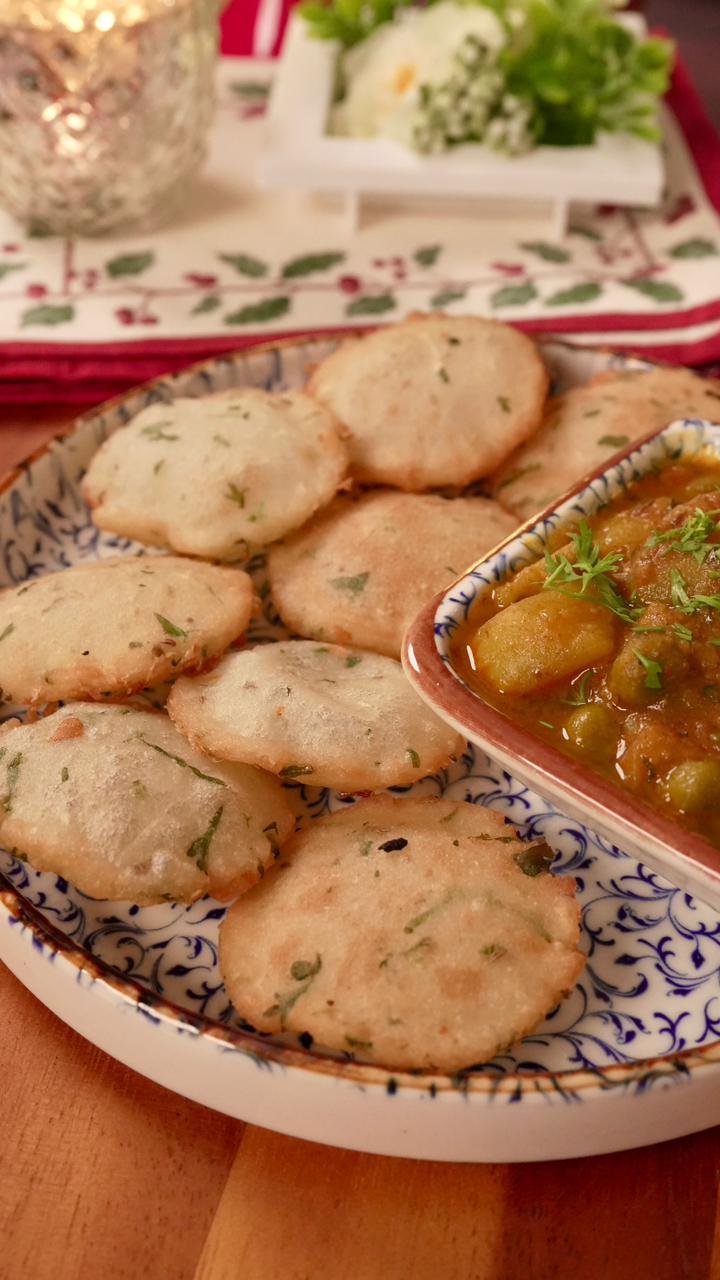 Mooli ki Poori (Radish Rice-Flour Pooris)