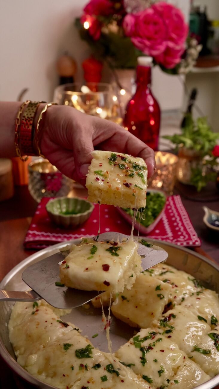 CHEESE GARLIC DHOKLA